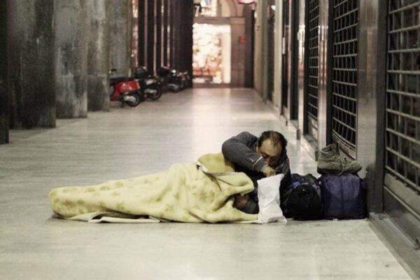 Appello della Protezione Civile a comuni e regioni: “Servono luoghi per i senzatetto”