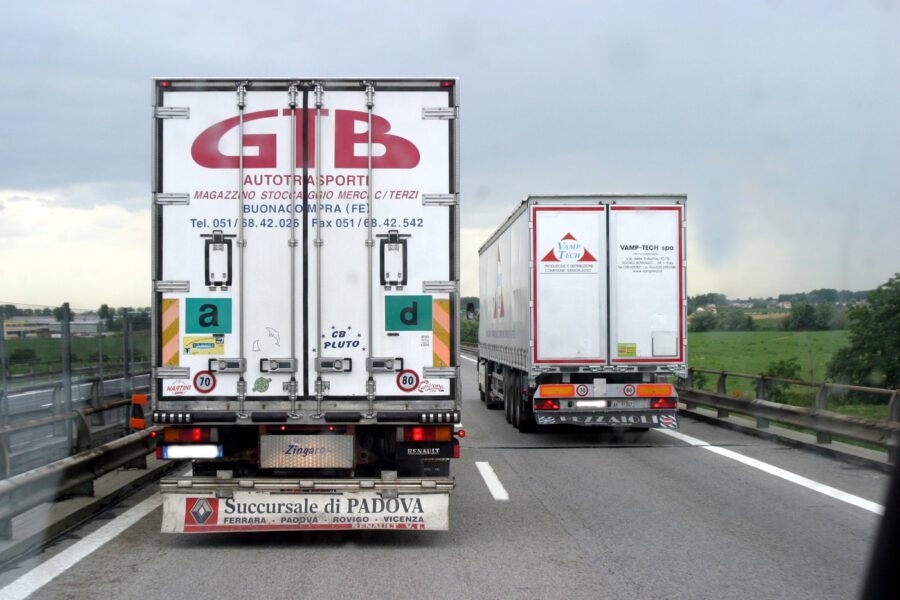 Paura Coronavirus, i camionisti dicono ‘no’ all’Italia: “Rischiamo la quarantena”