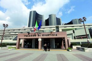 Esame avvocati, a Napoli il 70% dei concorrenti è stato bocciato: “Inammissibile, si controllino gli atti”