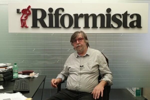 La poesia di Trilussa sul saluto romano e i pericoli sociali della psicosi Coronavirus