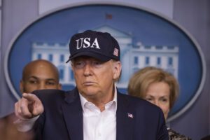 Coronavirus, Trump negativo al test fa marcia indietro: “Mantenete le distanze”