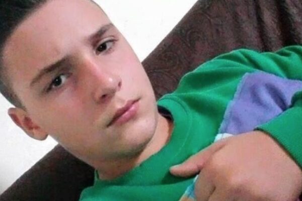 Ugo era solo un ragazzino, chi gli voleva bene doveva devastare tutto prima per evitare la sua fine