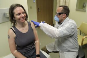 Coronavirus, negli Usa i primi test di vaccino sull’uomo
