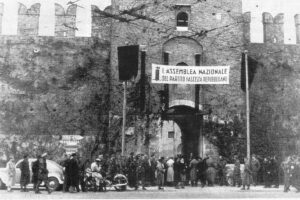 Altro che comunità, sembra essere tornati al Ventennio