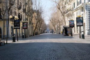 Al Vomero l’avidità vince contro la solidarietà, proprietario di negozi: “Pagatemi la pigione”