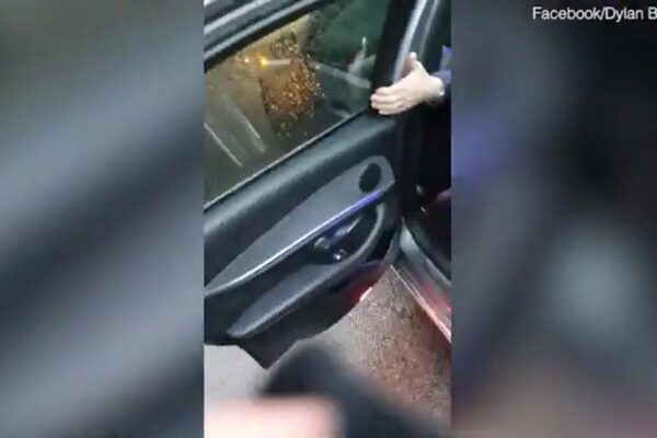 Psicosi Coronavirus, autista Uber a Londra rifiuta 4 italiani: “Non potete salire”