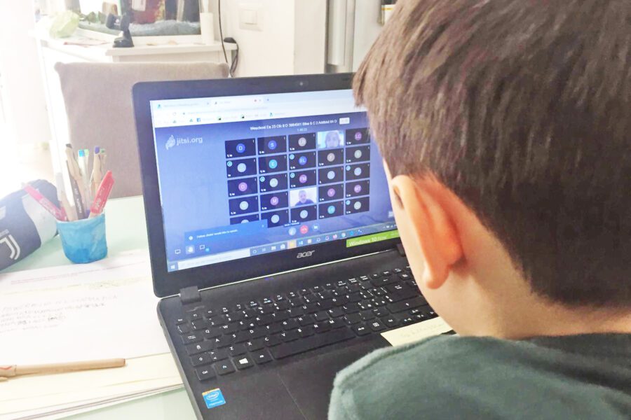 Esame di terza media, il dubbio sul come valutare gli studenti: “Tesina non basta”