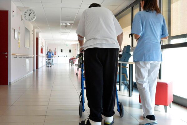 Campania, per uscire dall’emergenza servono 5 milioni di tamponi