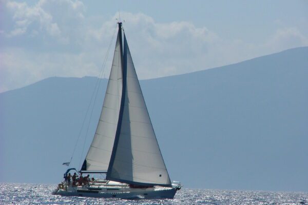 Il grido delle aziende nautiche: “Cantieri aperti o sarà naufragio”
