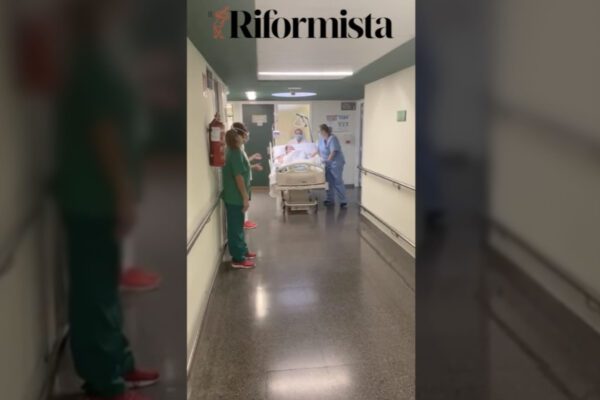 La gioia di Paolo: “Mamma dopo 26 giorni di coma si è svegliata, un calvario finito bene”