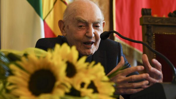 CRO Napoli 12-04-2019  comune sala giunta 90 anni per Aldo Masullo 
(Newfotosud Alessandro Garofalo)