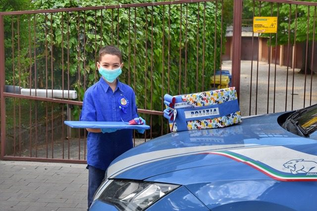 Luca compie 8 anni, ‘blitz’ a sorpresa della polizia: “Ti aspettiamo in Questura”