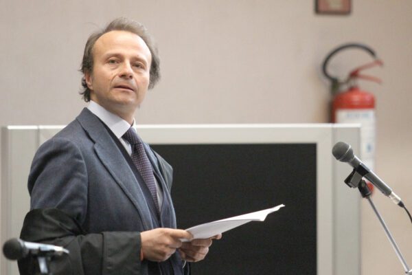 Woodcock mette in crisi Travaglio e Co.: chiede amnistia e indulto