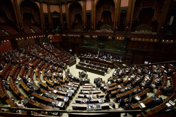 Parlamenti e democrazia tra le vittime del Covid 19