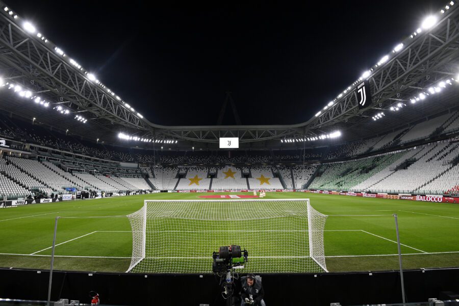 Foto Marco Alpozzi/LaPresse 08 Marzo 2020 Torino, Italia sport calcio  Juventus vs Inter – Serie A 2019-2020 Nella foto: porte chiuse all’Allianz Stadium per emergenza coronavirusPhoto Marco Alpozzi/LaPresse March 08, 2020 Turin, Italy sport soccer Italian Football Championship League A Tim 2019/2020 – Juventus vs Inter.In the pic: doors closed at Allianz Stadium for coronavirus emergency
