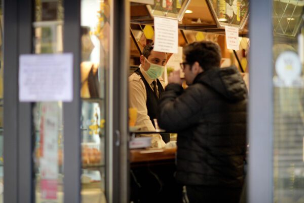 Confesercenti, ristoranti e bar sempre aperti ad agosto: “Non possono permettersi le ferie” Confesercenti, ristoranti e bar sempre aperti ad agosto: “Non possono permettersi le ferie”