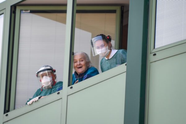 Campania, i carabinieri: “Chiudete quelle due case per anziani”