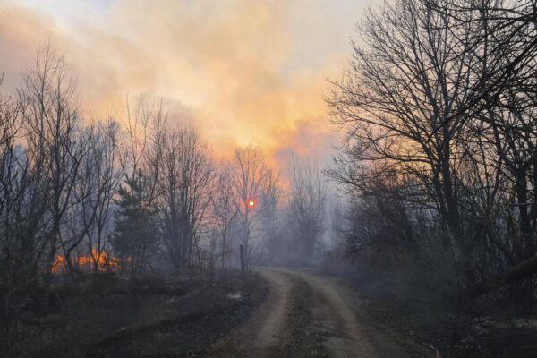 Incendio attorno a Chernobyl, continuano a crescere le radiazioni
