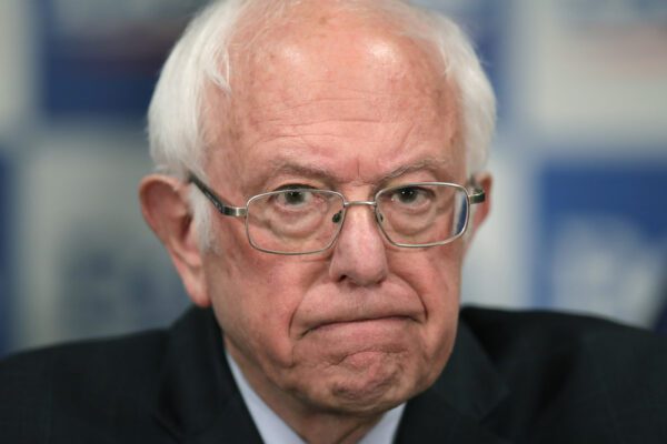 Bernie Sanders si ritira, tramonta il sogno socialista americano