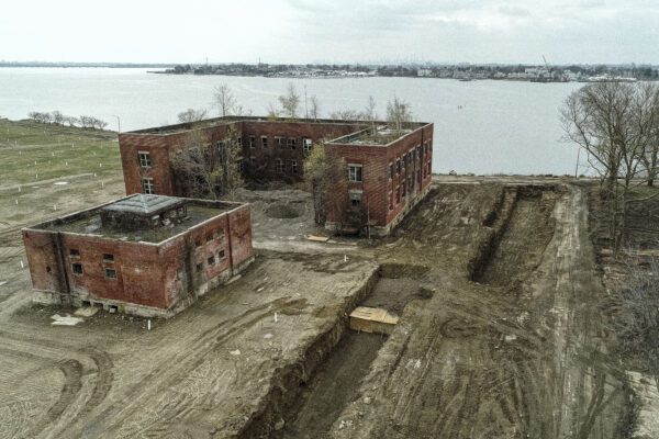 Hart Island, New York (AP Photo/John Minchillo)