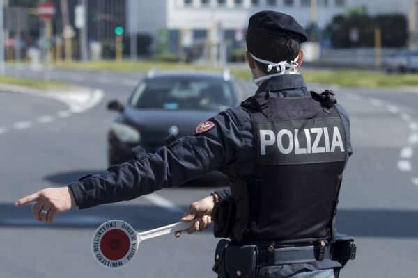 Spostamenti tra regioni, dal 3 giugno via libera solo se non ad “alto rischio”: la data chiave per la riapertura