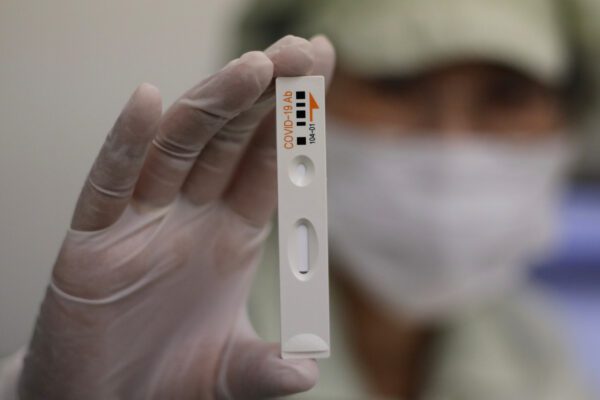 Che fine hanno fatto i test sierologici? Inchiesta nelle farmacie e nei laboratori di analisi