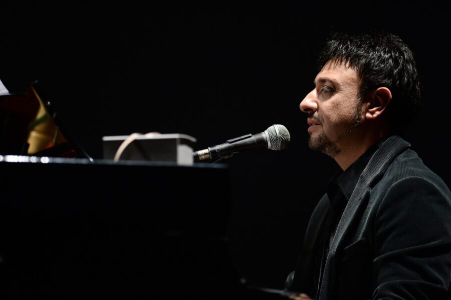 Foto Cafaro Gerardo/LaPresse
24 11 2014 Napoli (Italia) Teatro di San Carlo  
Premio Napoli c’è
Nella Foto: Gigi Finizio 

Photo Cafaro Gerardo/LaPresse
24 11 2014 Napoli (Italy) Teatro di San Carlo
Napoli c’è Award
In The picture : Gigi Finizio