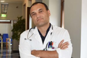 Si ammala per salvare i suoi pazienti, medico da un mese in terapia intensiva Si ammala per salvare i suoi pazienti, medico da un mese in terapia intensiva