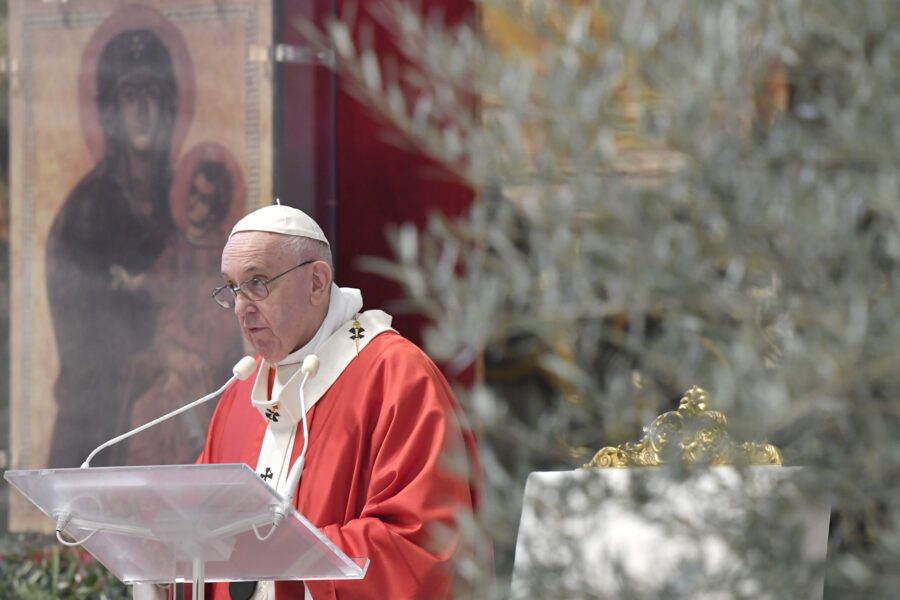 L’appello di Papa Francesco: “Vi prego, risolvete il problema delle carceri”