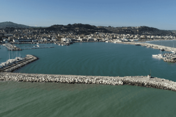 Trovato cadavere in mare, è di una donna di 60 anni: il nome