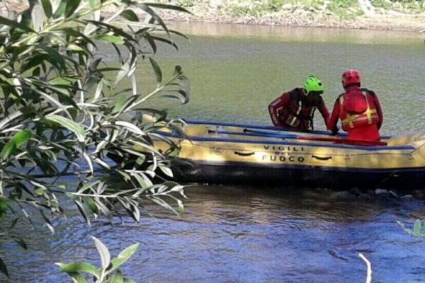 Cadavere di una donna ritrovato nell’Arno: “Era in acqua da diverso tempo”