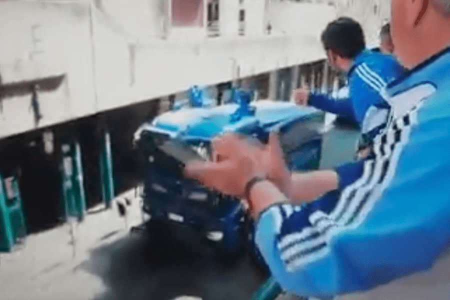 Napoli Est applaude la polizia, Tg1 vergogna: “Ma da voi non è ben accetta”