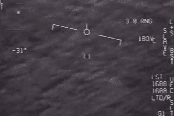 Il Pentagono declassifica i video con gli Ufo e sui social impazza l’hashtag #AlienExist