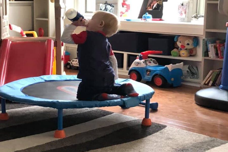 Il calvario del piccolo Luke: a 22 mesi ha affrontato e sconfitto il coronavirus