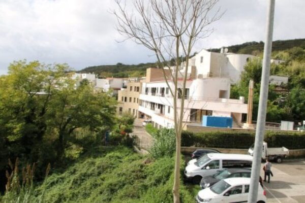 Focolaio in casa di riposo, 2 morti e 26 positivi: contagiato bimbo di 3 anni