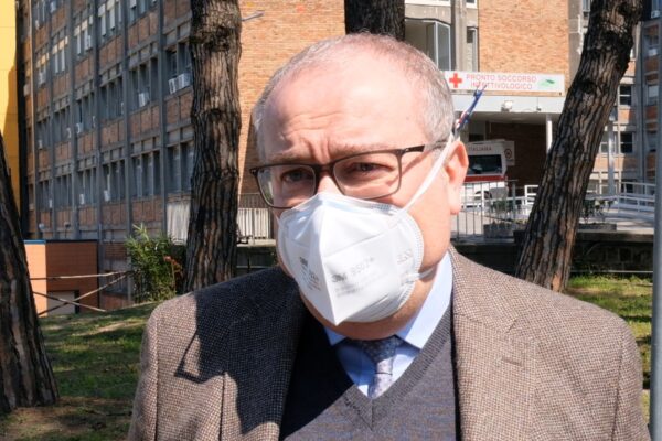 Il direttore del Cotugno denuncia la vergogna: “I nostri dipendenti trattati come appestati”