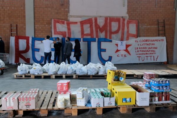 Scampia risponde alle Iene: “Qui non c’è né la camorra né lo Stato, ci aiutiamo da soli”