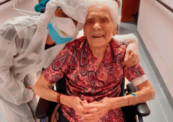 Ada con la dottoressa Carla Furno Marchese.
FONTE FOTO: IlBiellese.it