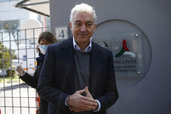 Coronavirus, l’avvertimento del commissario Arcuri: “Fine emergenza solo con il vaccino”