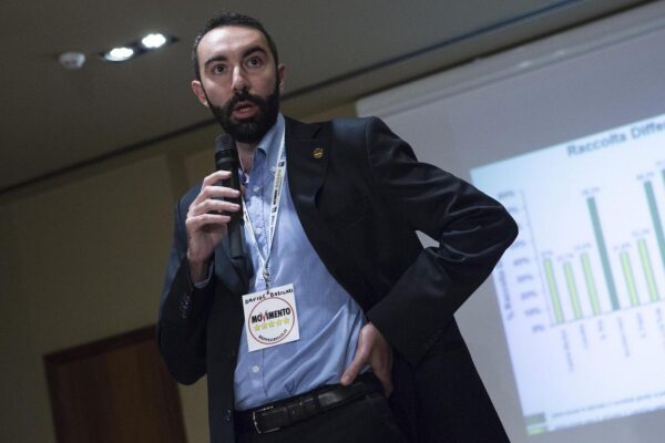 Il ‘pasdaran’ Barillari espulso dai 5 Stelle: “Colpevole di non essermi venduto al Pd”