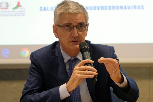 Coronavirus, Brusaferro: “Confermato rallentamento, valutiamo uso mascherine”
