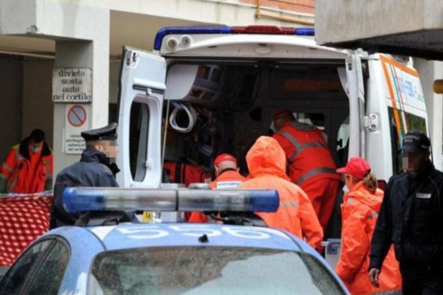 Cade dal balcone di casa, ragazzina di 14 anni ‘miracolata’ dopo volo di 6 metri