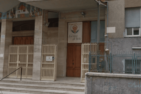 Casa di riposo focolaio, tre morti e 24 positivi: ansia a Fuorigrotta