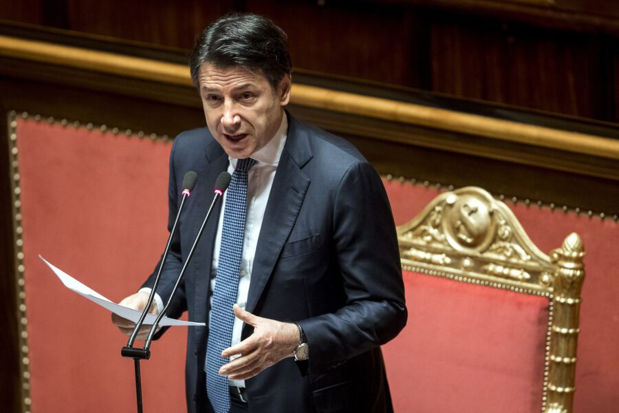Conte al Senato: “Nuovo decreto da 50 miliardi, mascherine fino al vaccino”