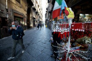 L’epidemia di coronavirus è un complotto, i napoletani diffidano delle notizie ufficiali L’epidemia di coronavirus è un complotto, i napoletani diffidano delle notizie ufficiali