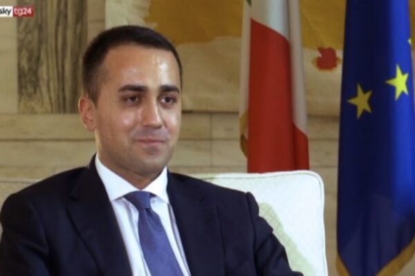 Figuraccia Di Maio, non ha ancora capito come funziona l’app Immuni