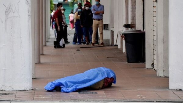 Cadaveri bruciati e abbandonati in strada, il dramma del Coronavirus