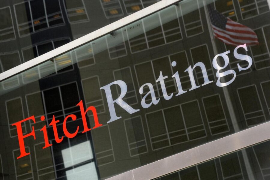 Fitch alza il rating dell’Italia a “BBB” con outlook stabile: “Migliorano i conti”