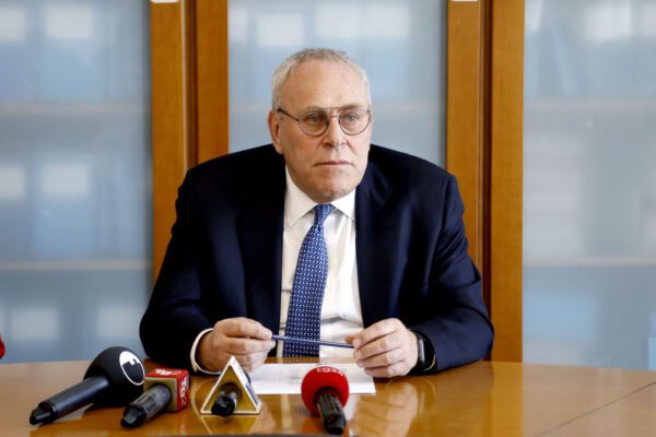 Il procuratore Greco chiede ai sostituti di rispettare la legge…