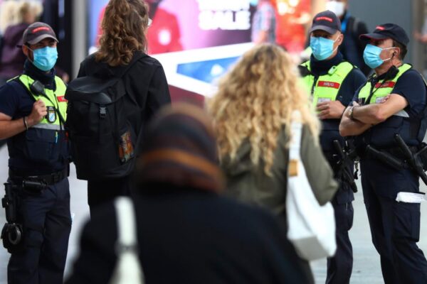 La Germania riapre e aumentano i contagi. Frenata in Francia sulla Fase 2: slitta apertura licei